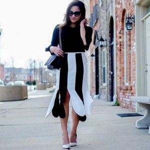 💥INSANELY BEAUTIFUL💥 Scalloped Midi Skirt Black and White